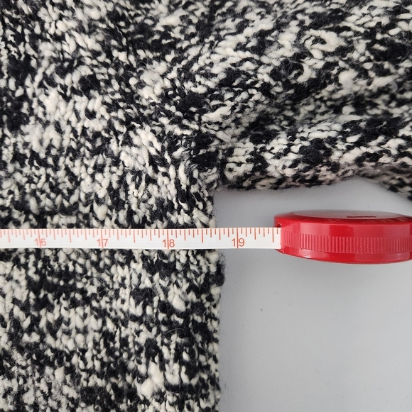 ANN TAYLOR Black and White Sweater, Size Med - Picture 5 of 6